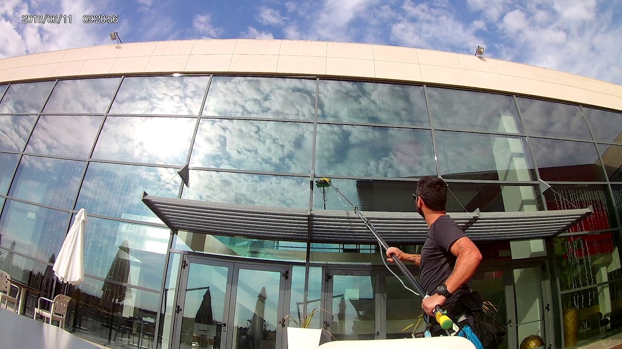 Limpieza de cristales con agua osmotizada