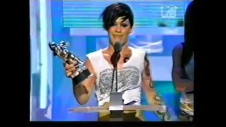 Pink collecting her Best Female Video award @ MTV VMAs 2002