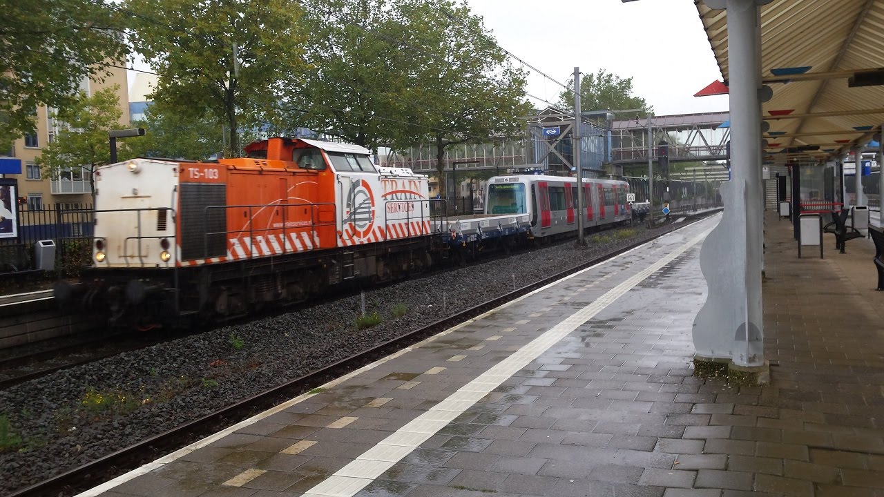 RET Metro MG2/1 rijtuig 5319 op transport door station Rotterdam Zuid