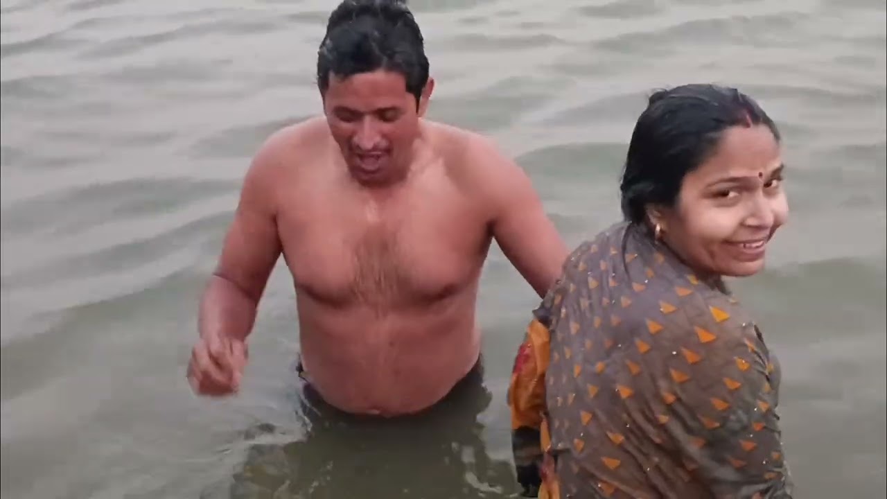   “Ganga Maiya Mein Nahate Hi Kaamp Gaye ❄️😱 | Real Experience Vlog” 