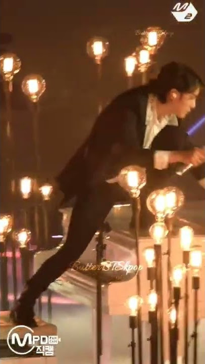The way Yoongi climbed on piano 💀.
