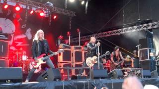 Video thumbnail of "Backyard Babies - Th1rt3en or Nothing @Ruisrock 2015"