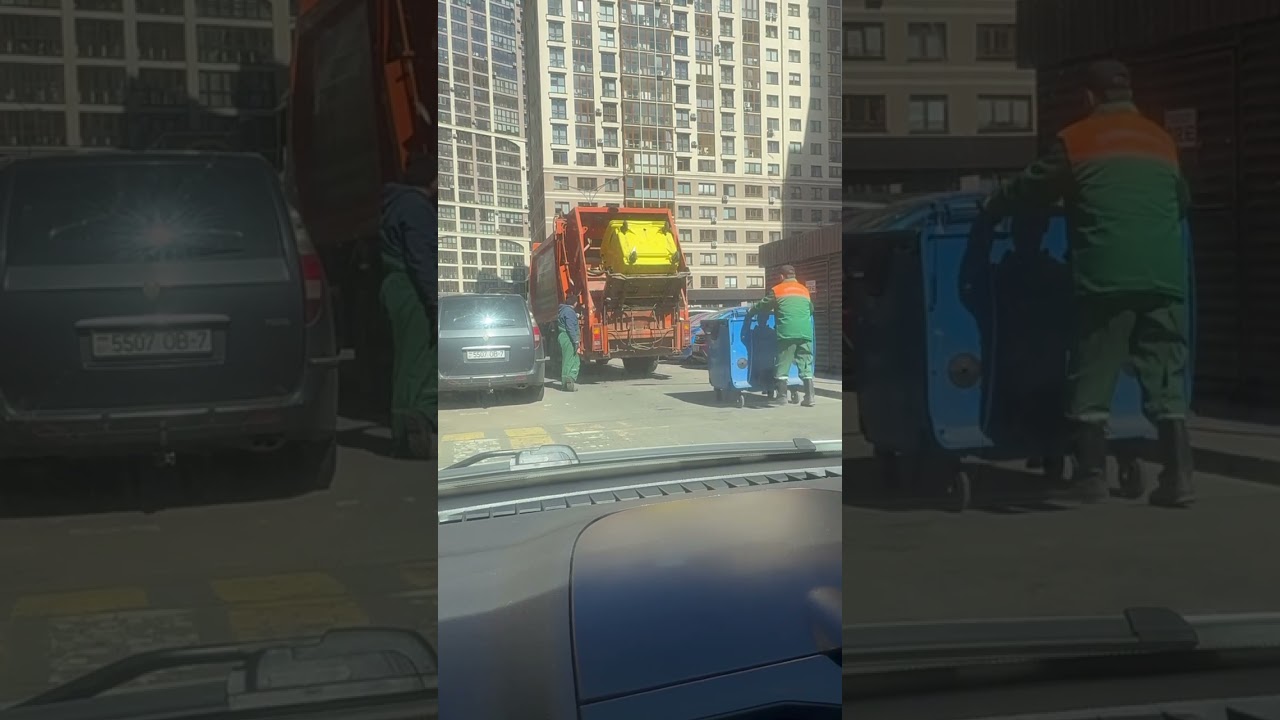 Минчанина удивил процесс забора отходов из контейнеров