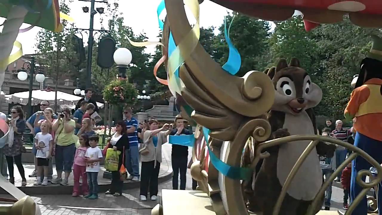 All Star Express @ Disneyland Paris character train - YouTube