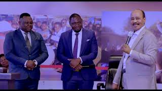 Amfundisha mwanae kiroho kazi za Kinabii! Prophet Harry from South Africa - GeorDavie TV