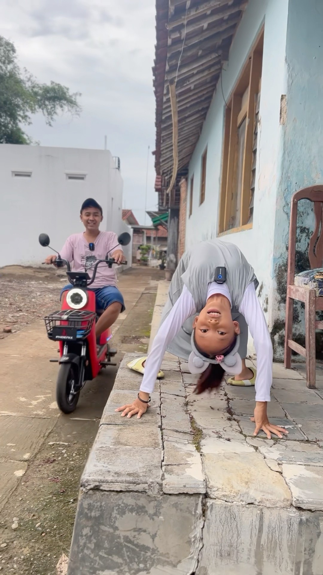 Bagi Sepeda Listirk, yang mau Subscribe dan Komen??