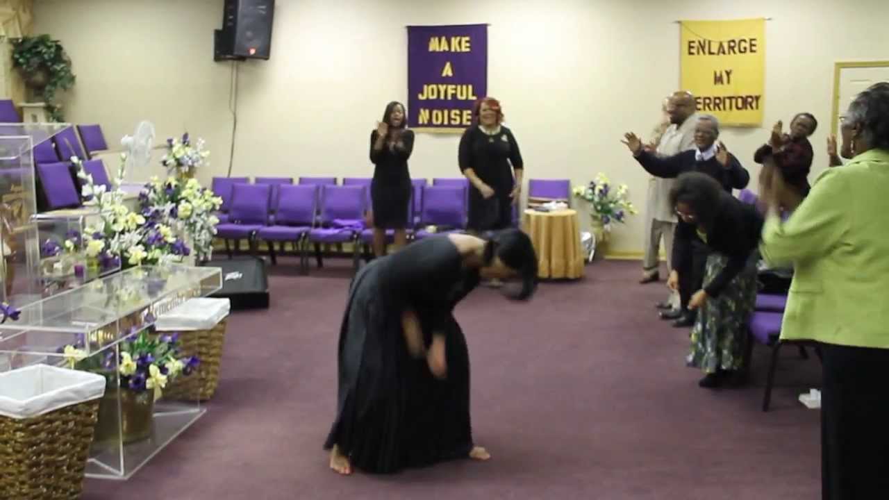 Apostle Layla Caldwell New Year's Eve Praise Dance!!! IT'S WORKNG