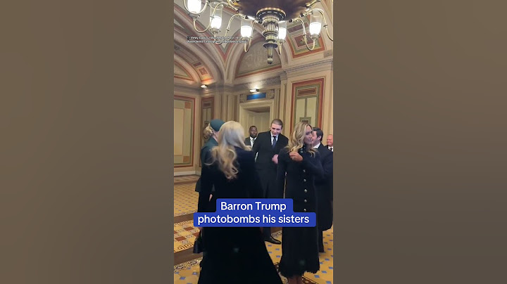 Barron Trump photobombs his sisters