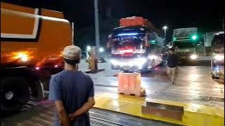 Rebutan Masuk Kapal⁉️ALS 083 Lengkapi Trio Bus ALS di Lambung kapal❗Video by Topan 'Pemburu Dollar'.
