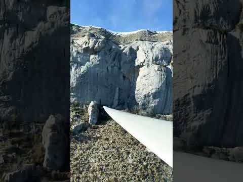 Скалолазы и водопад