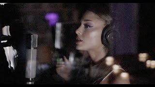 studio footage: vocal arranging the “positions” bridge - ariana grande Resimi