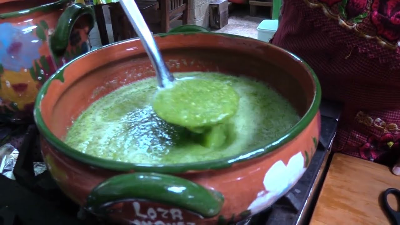 Tlacoyos en salsa verde desayuno fácil y rápido