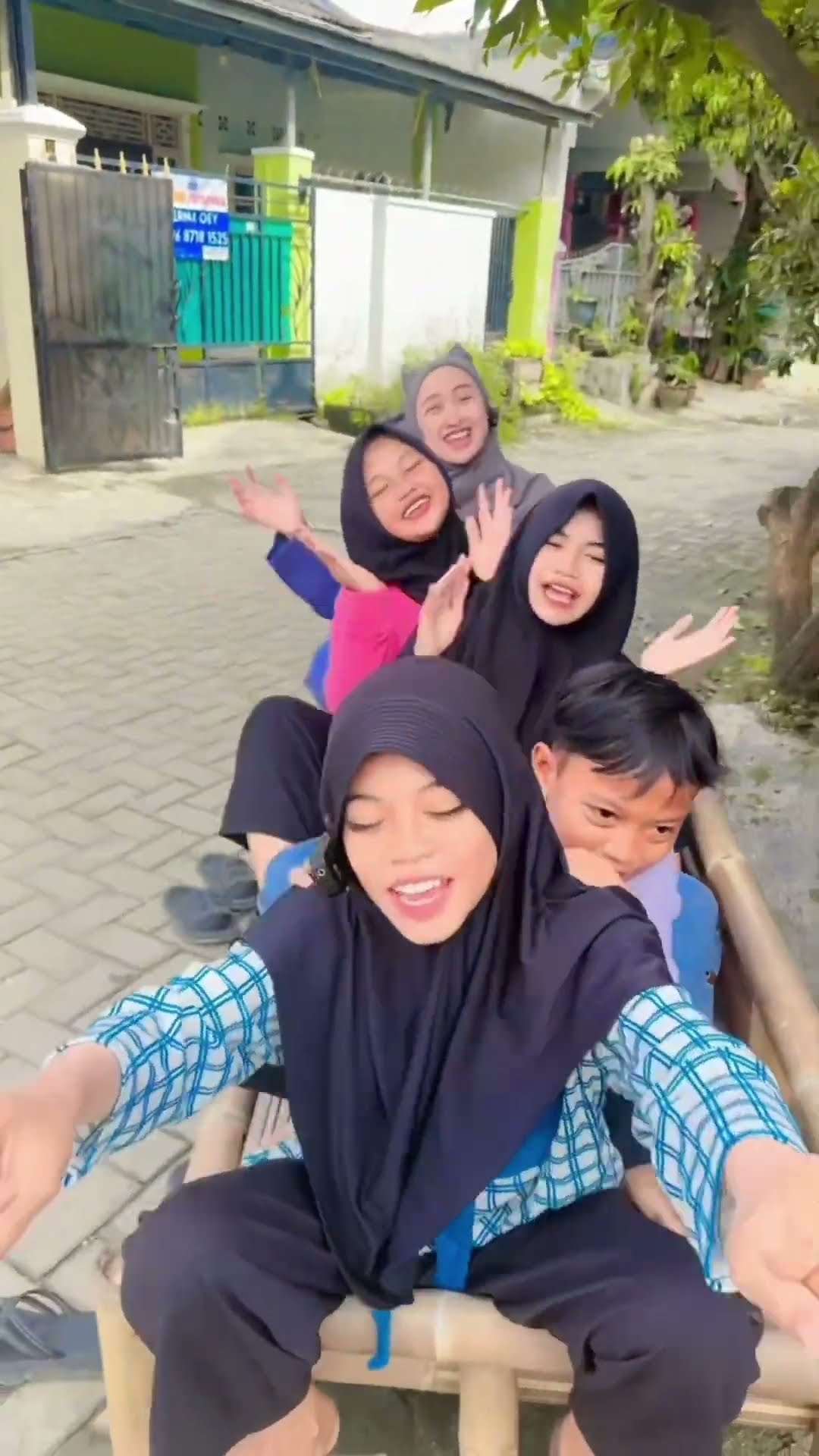 NAIK KERETA API TUT TUT