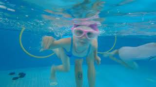 Как учат плавать в детском бассейне СпортЛайф