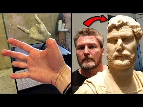 People Who Found THEMSELVES In Museums