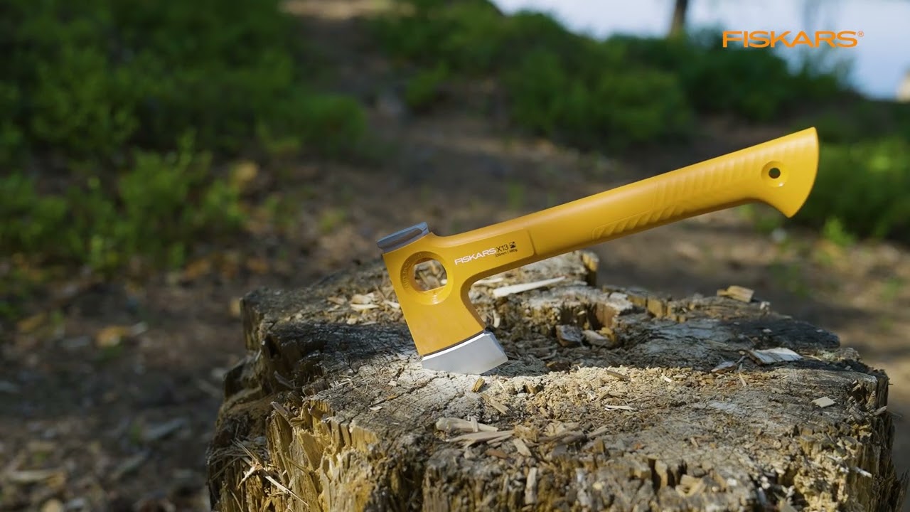 Fiskars X13 Ultra Light Hiking Axe, hache à main  Achetez à prix  avantageux chez