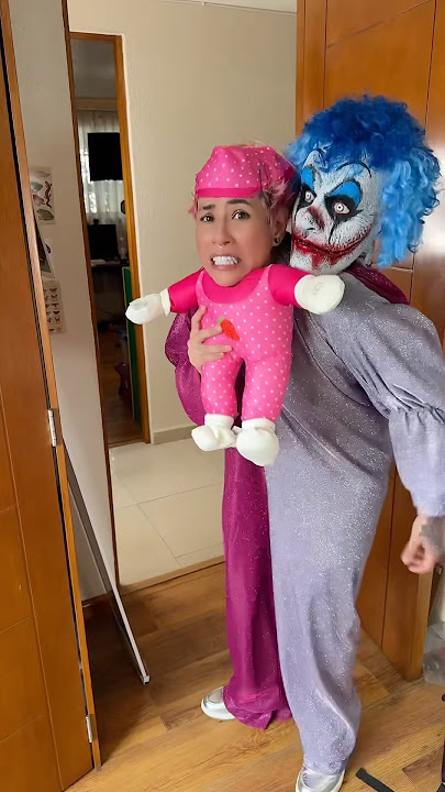 LULI NO ME DEJA IR AL BAÑO !!! 😫😫 #halloweenwithshorts #halloween
