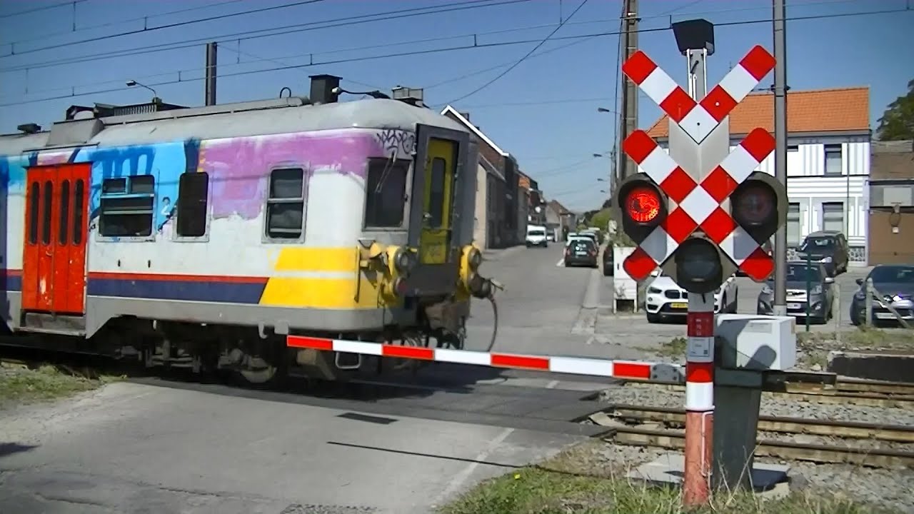 Spoorwegovergang Beloeil (B) // Railroad crossing // Passage à niveau