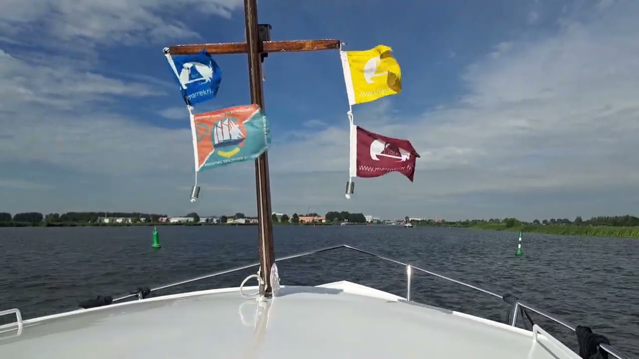 Van het Starteiland naar de stad Sneek, even lunchen en door naar het prachtige IJlst.