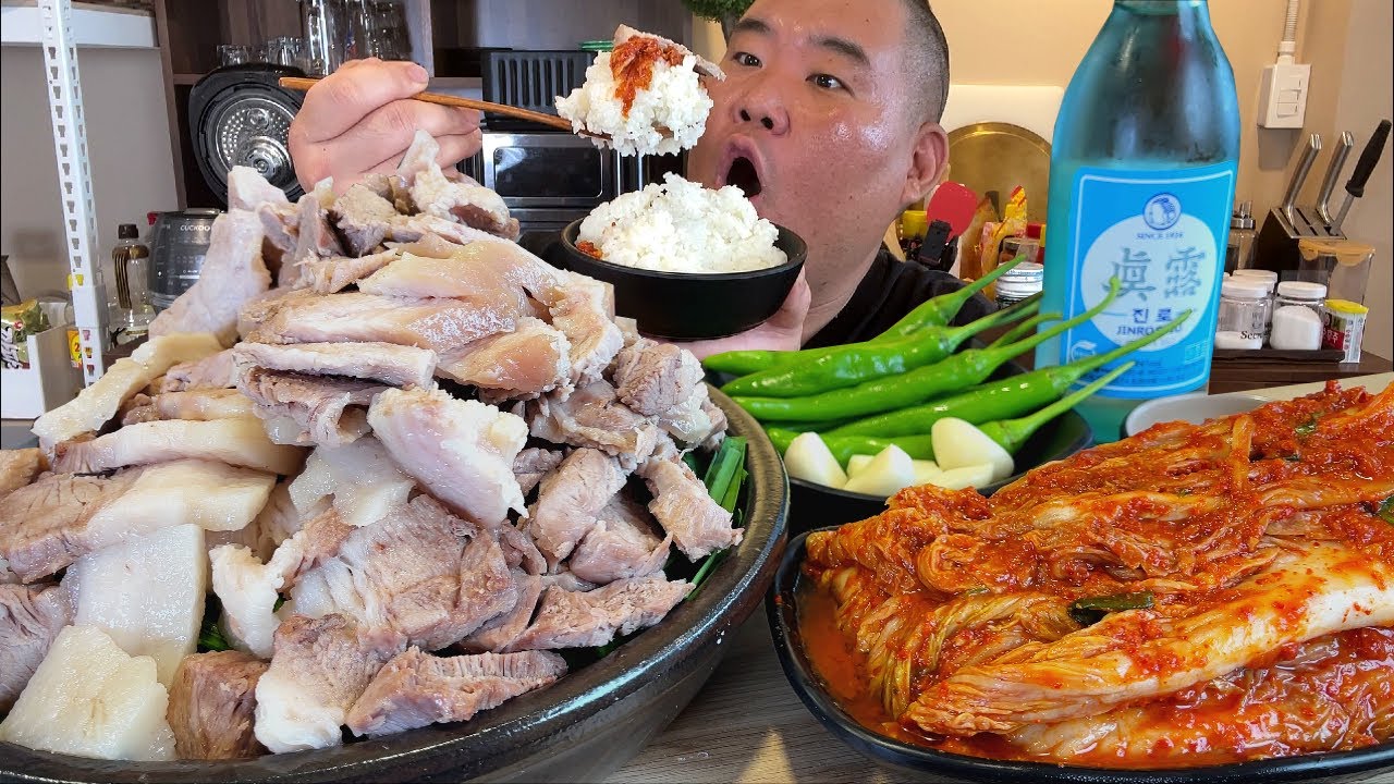 돼지모듬수육(사태,앞다리)+배추김치+쌀밥+소주한잔 한식요리먹방 MUKBANG