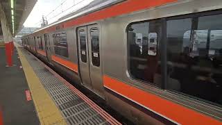 209系500番台ケヨM75編成が各駅停車東京行として西浦和駅3番線を発車するシーン　(2025年11月6日)