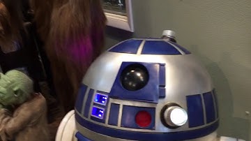 Life Size Sideshow R2D2 and C3P0