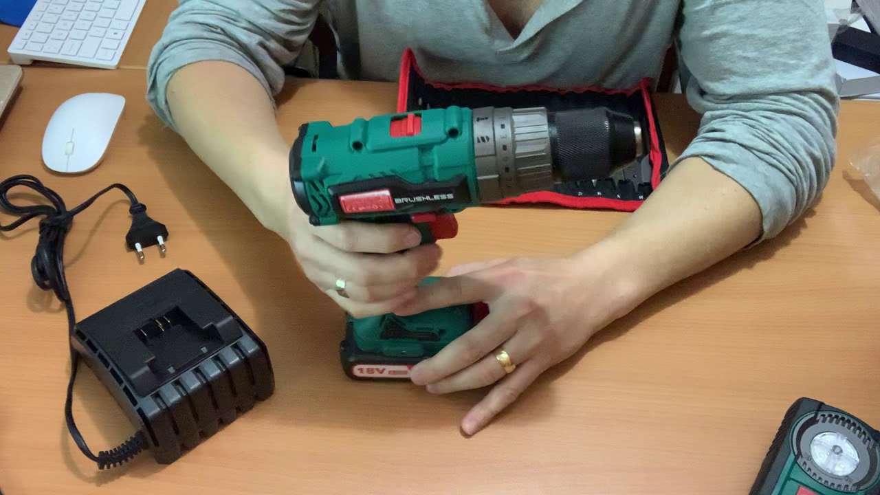 Taladro Atornillador Brushless 18V, HYCHIKA 60Nm Taladro Percutor a  Batería, 2.0Ah Baterías de Litio - YouTube