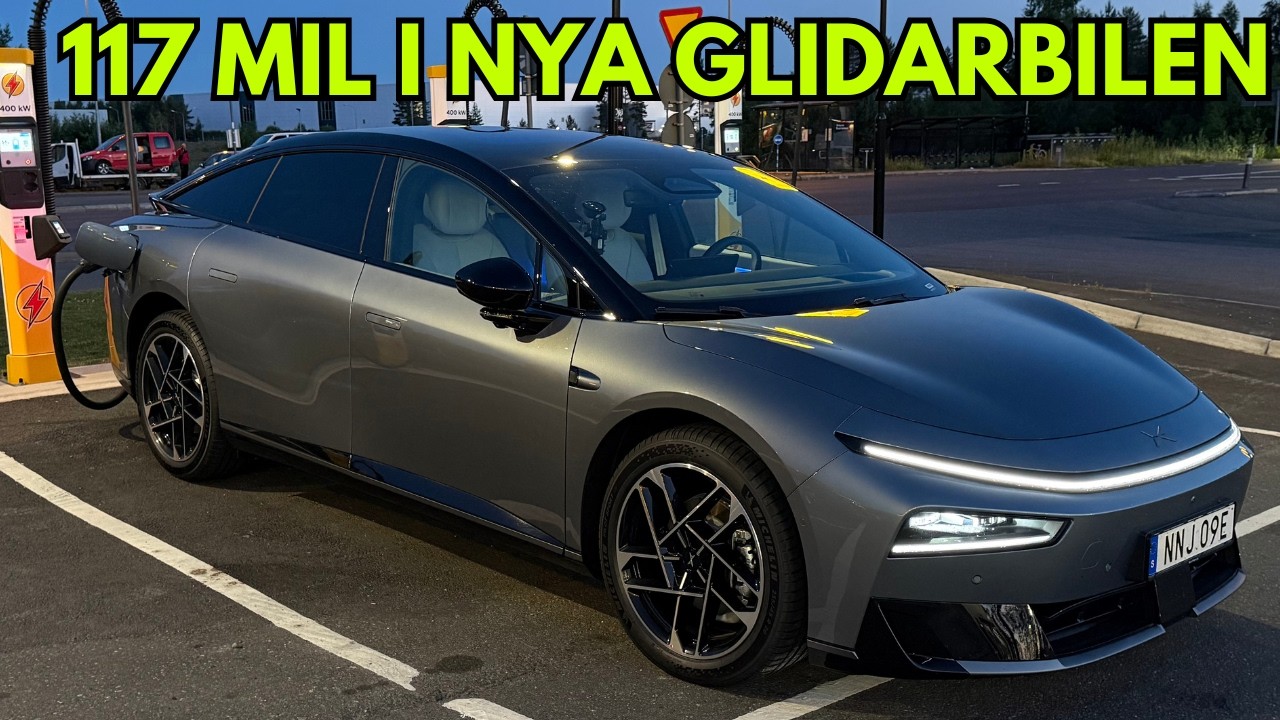 Jag kör Xpeng P7 Plus på en långresa från Stockholm ner till Halmstad och tillbaka – mitt första möte med bilen, direkt från leverans hos Xpeng. Längs vägen testar jag allt som märks på en riktig långkörning: hur styrassistenten och filbytesassistenten beter sig i verklig trafik, hur snabbt bilen laddar och hur väl den håller vad Xpeng lovar, samt hur det känns att sitta i den timme efter timme i sommarvärmen. Är detta bilen som kan ge Xpeng en efterlängtad framgång utanför G6:an och G9:an?Videon är en del av min fortsatta test av Xpeng P7 Plus inför en kommande fördjupad recension, och bjuder på körintryck, laddstopp och en del överraskningar på vägen.Annons: Handla tillbehör på GreenCarGear: https://bit.ly/4uyX9PW
Annons: Köp din el- eller laddhybrid på Carla.se: https://bit.ly/4w1X7RQBli medlem på Elbilsmagasinet och få exklusiva förmåner:
https://www.youtube.com/channel/UC7jw9qD4gHVaAHjAsnU0xhQ/join-- Bra länkar --
Stöd mig på flera sätt: https://elbilsmagasinet.se/stod-mig/
Guide: Välj rätt laddbox: https://elbilsmagasinet.se/guide-valj-ratt-laddbox/
Räckviddstabell (90km/h nya): https://docs.google.com/spreadsheets/d/e/2PACX-1vRXXz8ms679SmXa-XdezRWeA_cfd9-RGYIPdhOhs9LKBrr9_xA0sTZ9bBUB_5eOTbyRGCwwaY5SZ-NM/pubhtml
Räckviddstabell (120 km/h): https://docs.google.com/spreadsheets/d/e/2PACX-1vSbCxvZrc2MW-tM4z2OmvkVHDTn9fX4-jR4R5qN8M3mYpB9-7iPB3W4QdjJ3rtUAnyZzlleAKW5ENhh/pubhtmlJag använder appen Car Scanner och en ODB2-dongel för att läsa ur information från bilen. Se länk till ODB2-dongel nedan.-- Sponsrade länkar --
OBD2-dongel jag använder: https://amzn.to/49JL8gG
Beställ laddbox hos Laddboxbolaget: https://elbils.guide/laddboxbolaget
Beställ laddbox och tillbehör hos Laddstoppet: https://elbils.guide/laddstoppet
Beställ Tibber elavtal med timdebitering: https://elbils.guide/tibber
Värdera och sälj din bil hos Carla: https://carla.se
Beställ däck och fälg hos Svenska Gummihuset: https://elbils.guide/gummihuset
Beställ Storytel för att lyssna på ljudböcker: https://elbils.guide/storytel-yt