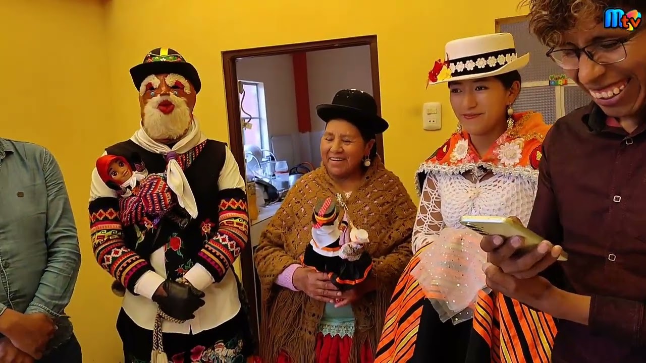 SORPRESA EN EL 16 DE JULIO, EL ALTO.MUCHAS FELICIDADES QUERIDA MAMITA, UNA SORPRESA DE SU HIJO.