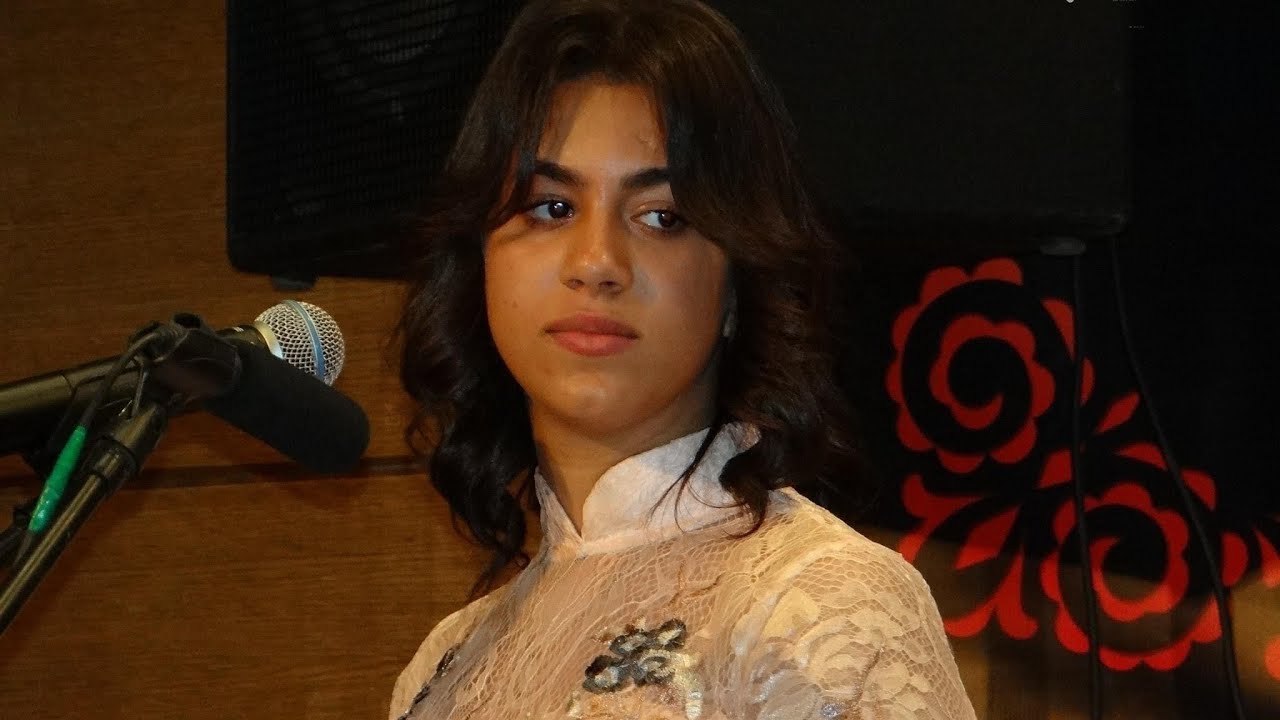 اغداً القاك - غناء ام كلثوم الصغيرة بسملة كمال - صالون المنارة د محمد سعد الدين 26/10/2022 (cam 2)