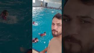 الملاكم حسن البرص في مسبح نادي الاتحاد مع جهاله 2023