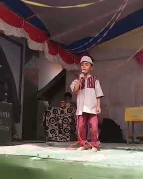 Lucu awalnya berani tiba tiba anak ini nangis di atas panggung 😂