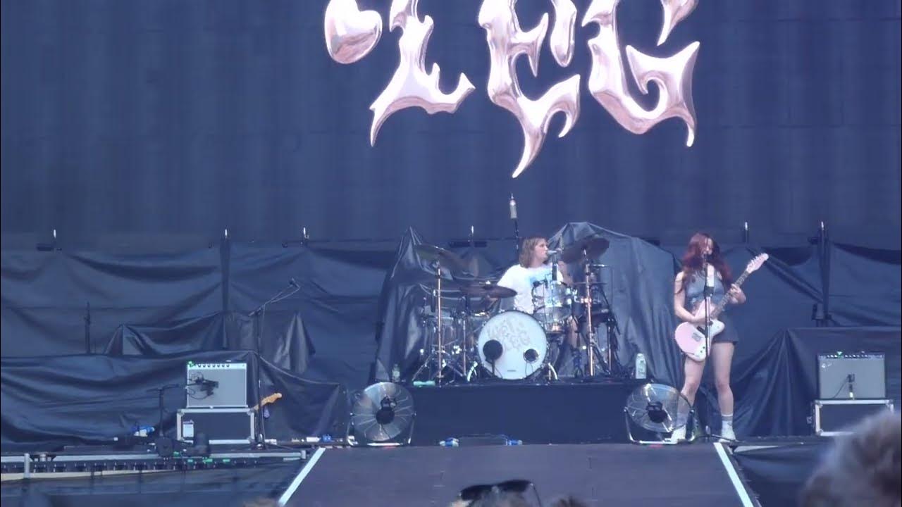 Wet Leg Ur Mum Cardiff Millennium stadium (Foo Fighters support