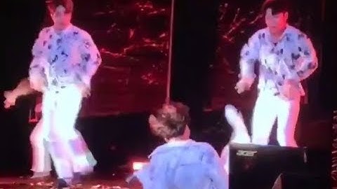 Jungkook falls but shows Armys he