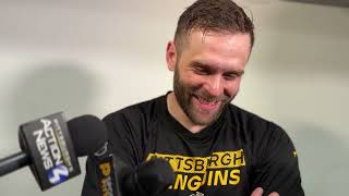 Bryan Rust teases Crosby, marvels at scoring 200th goal