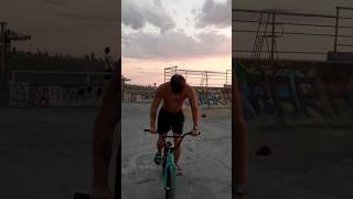 Пляжный флеер в сланцах 🤪 #BMX