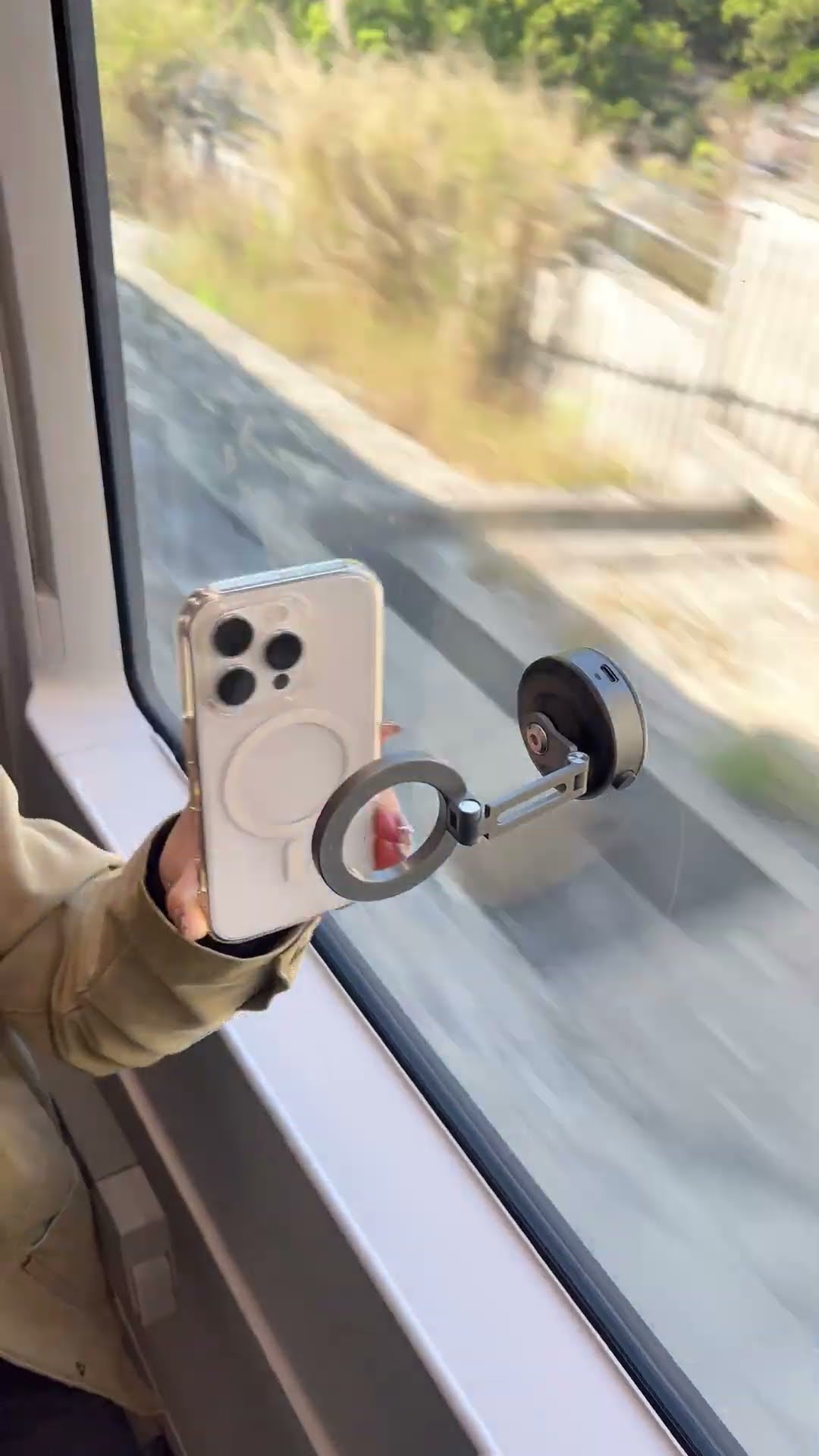 Watch it however you want Car holder Mobile phone holder Magnetic holder