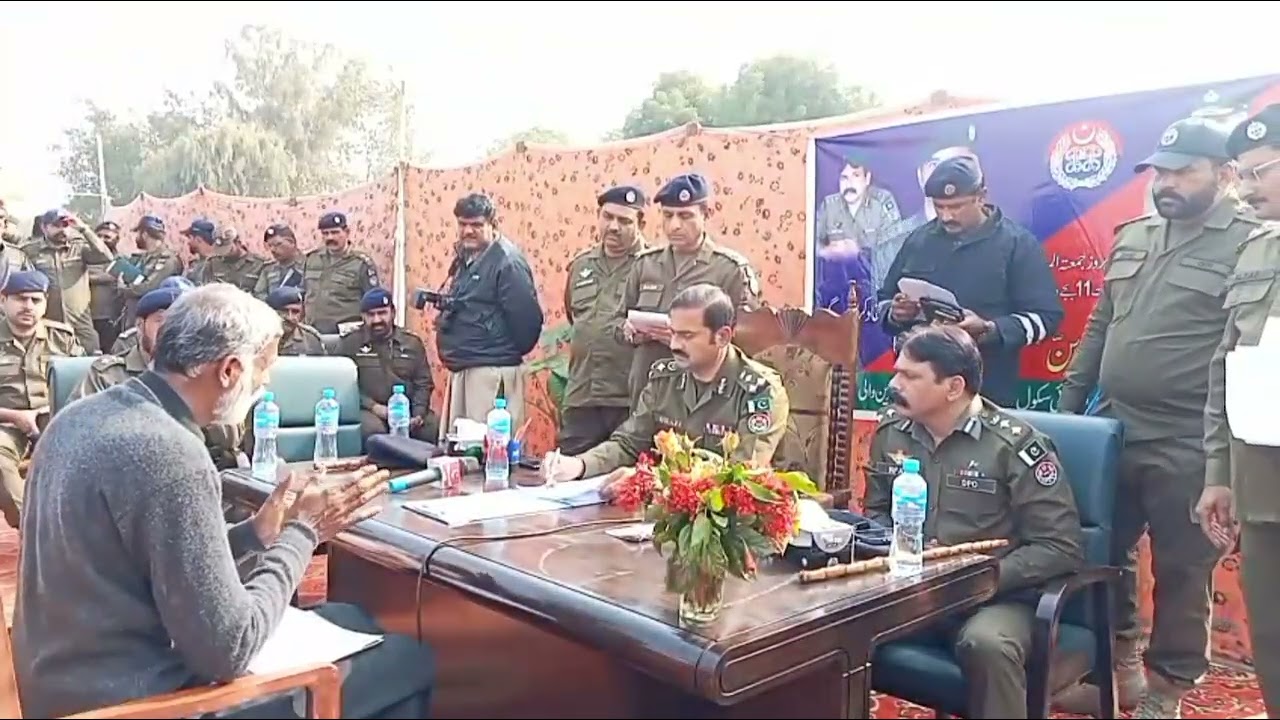 ار پی او غازی صلاح الدین نے جمالدین والی  میں کھلی کچہری میں شہریوں کے مسائل سن کر ان کا ازالہ کیا