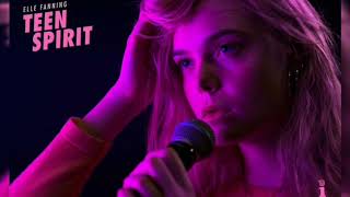 Elle Fanning 'Dancing on my own' (Lyrics)