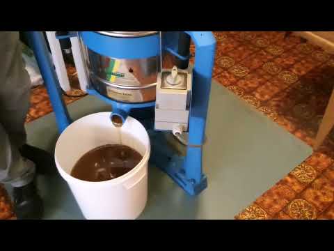 Centrifugerar vår honung