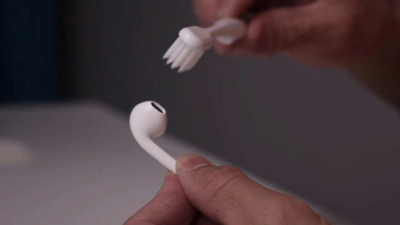 Наушник тихо играет airpods. AIRPODS 3 тихо играют. Наушники эпл Макс на человеке. Один наушник играет тише другого что делать AIRPODS. Почему один наушник играет тише другого AIRPODS 3.