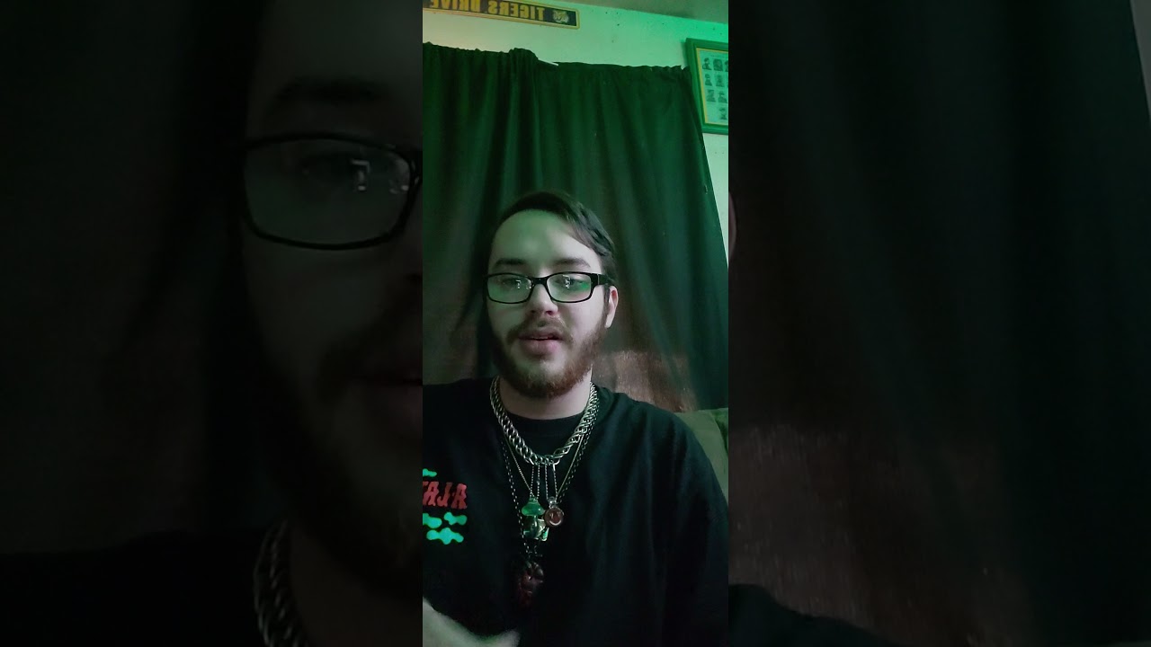 smoking out of the Gili Glass bong part 1