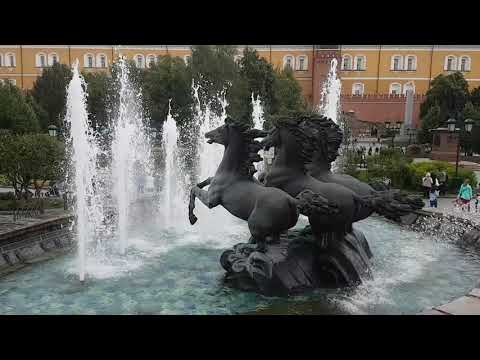 วีดีโอ: คำอธิบายและรูปถ่ายของสวน Alexandrovsky - รัสเซีย - มอสโก: มอสโก