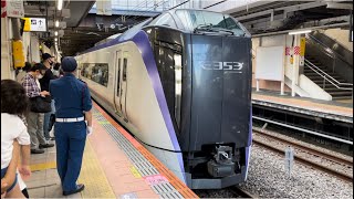 E353系S114編成が特急あずさ42号として立川駅を発車するシーン（2022.8.14）