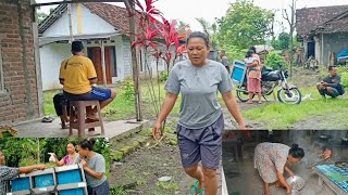 Download Lagu pagi² mak'e sudah masak gatot lanjut belanja ikan ramai² di depan rumah mbak arin MP3