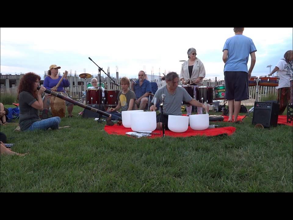 Didgeridoo - Asbury Park drum circle - August 6 - YouTube