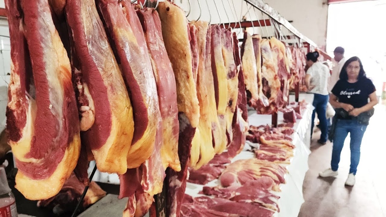 A FEIRA DE CUPIRA-PE TEM CARNE FRESCA. ISTO É NORDESTE!