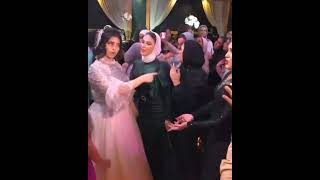 شوفوا العروسة عملت ايه مع اصحابها يجننو - همسات الزفاف Wedding Day