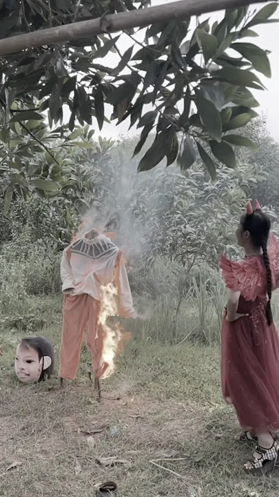 Mang enun dikasih baju badut