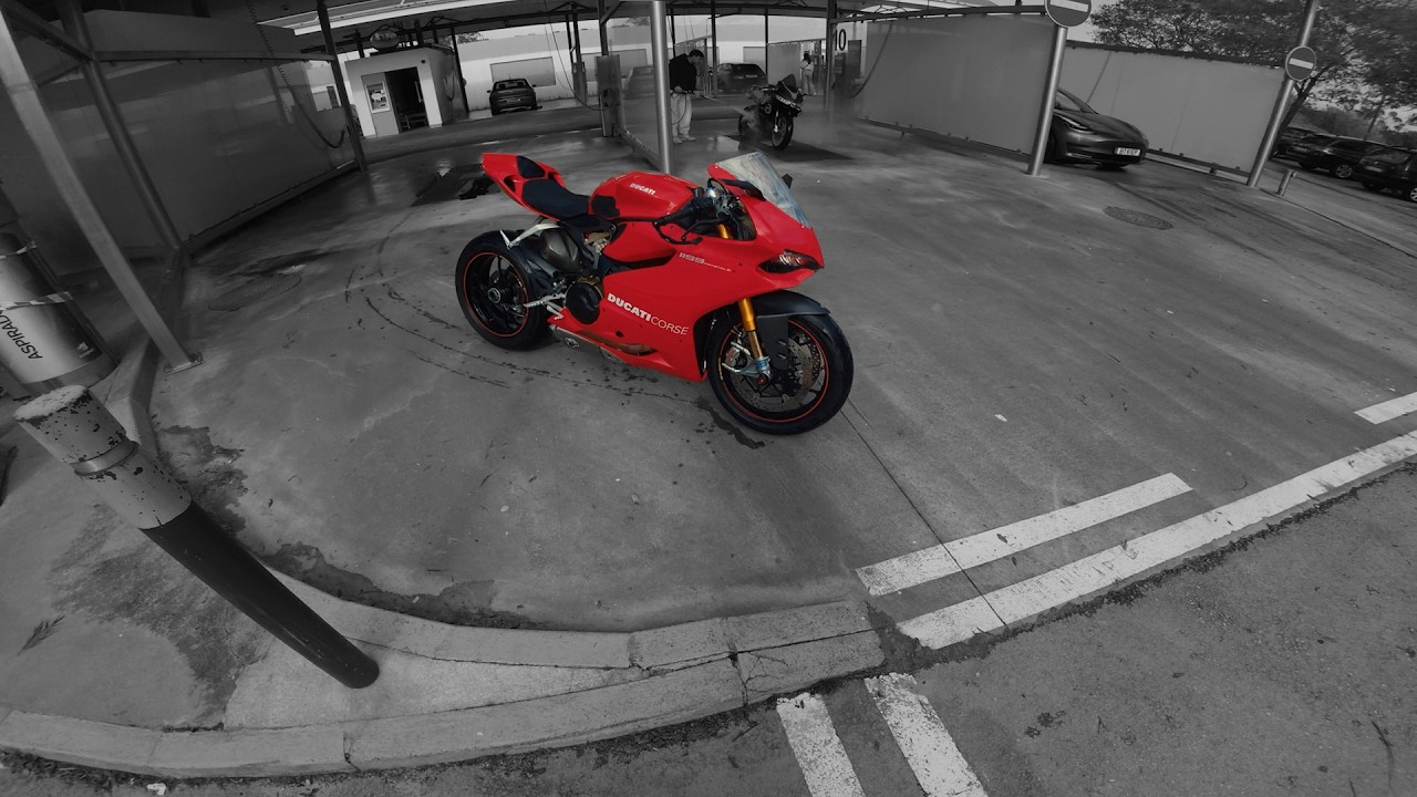 No Talking, Just Ducati 1199 Panigale S Raw Sound